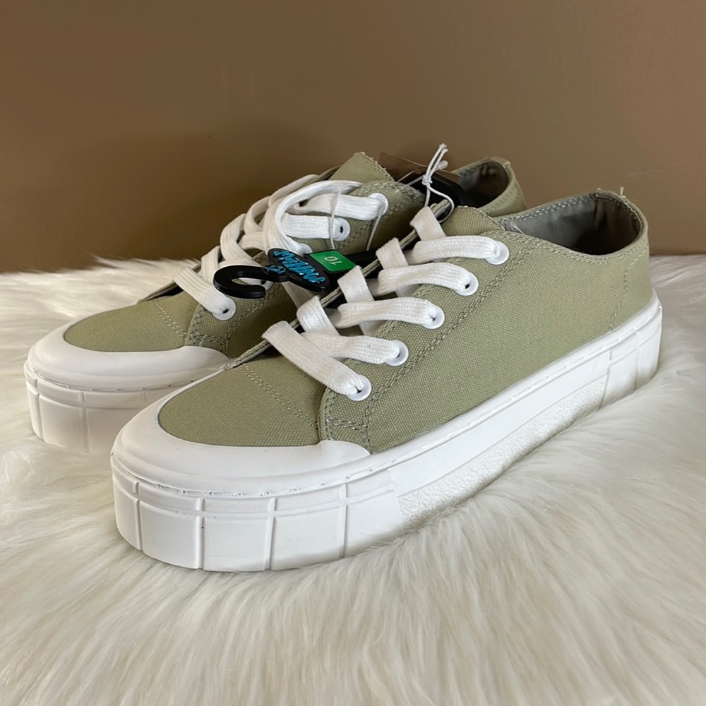 Mad Love Platform Sneakers green 10